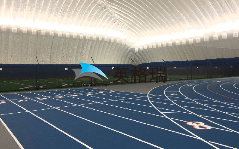 跟傳統體育館相比，新型氣膜體育館在各方面都有著很大的優勢