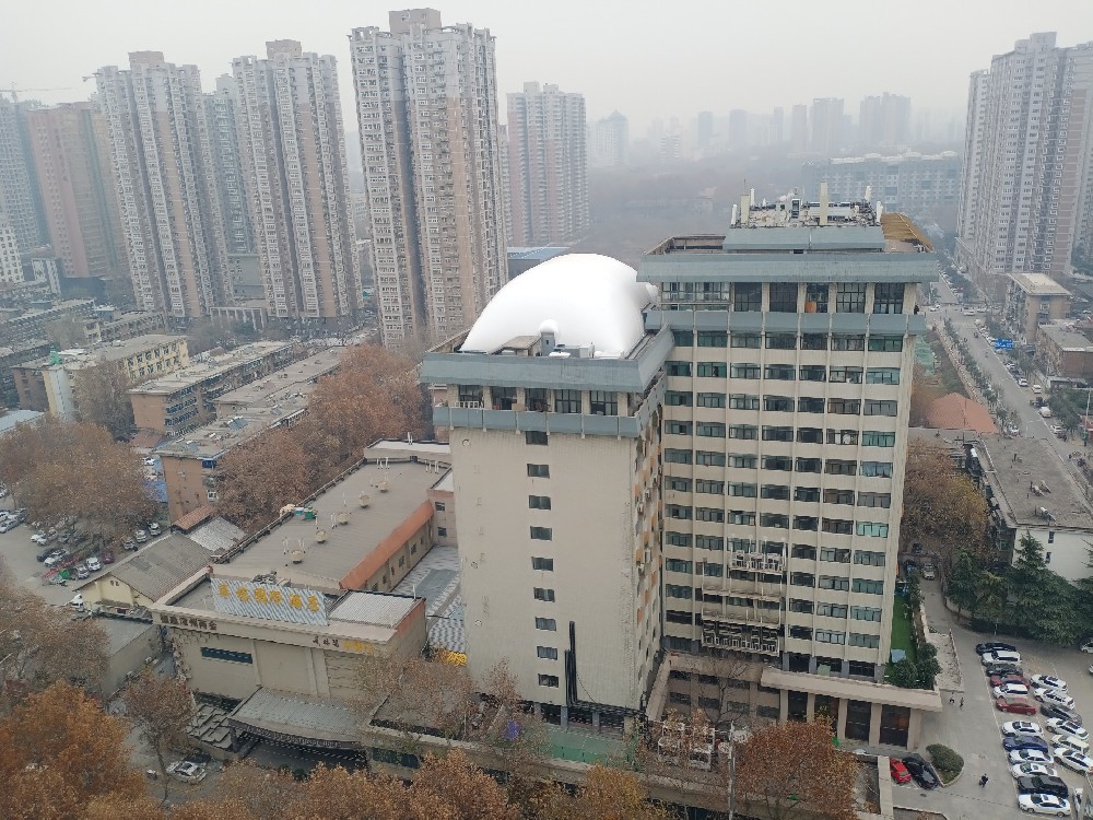 樓頂氣膜體育館是一種新型的體育場館建筑，在未來的發(fā)展中有著廣闊的前景